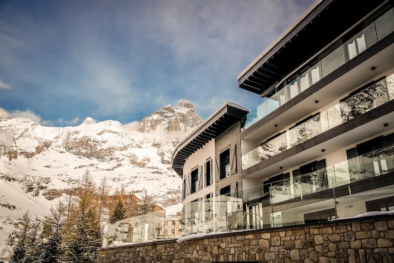 Hotel to Piolet